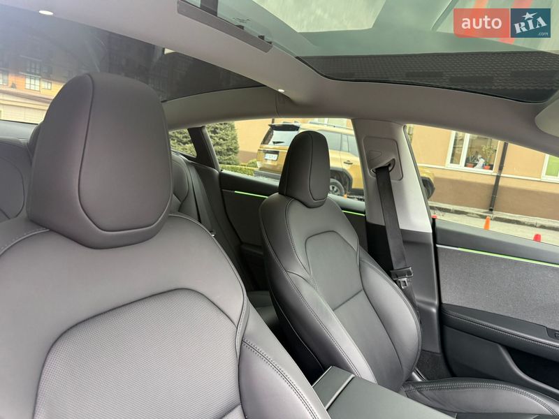 Седан Tesla Model 3 2024 в Днепре