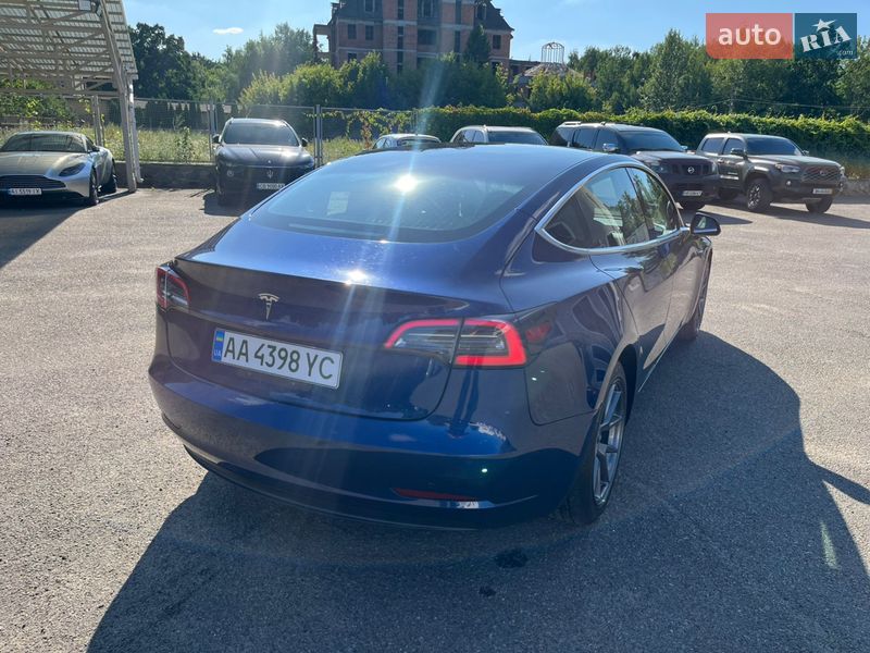 Седан Tesla Model 3 2019 в Киеве