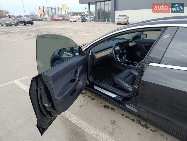 Седан Tesla Model 3 2019 в Ирпене