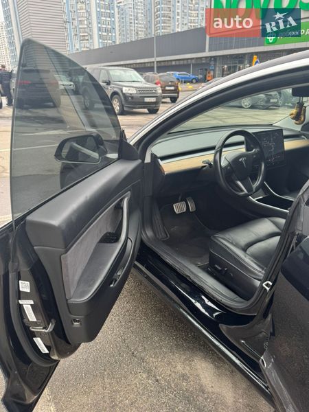 Седан Tesla Model 3 2018 в Киеве