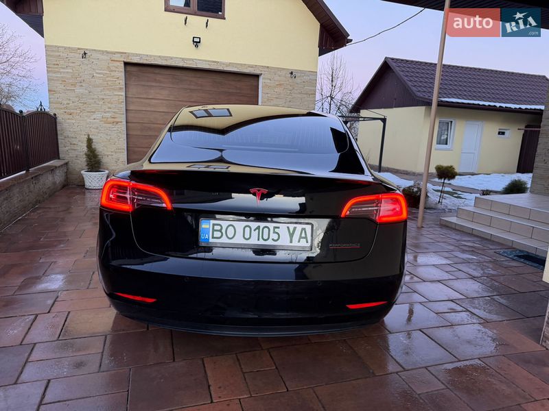Седан Tesla Model 3 2019 в Збаражі
