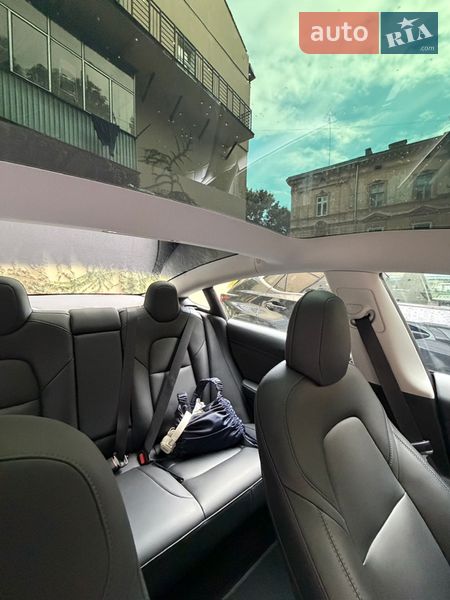 Седан Tesla Model 3 2023 в Киеве