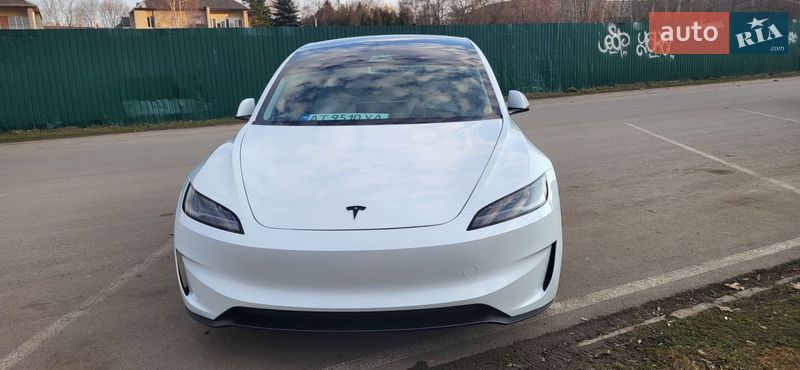 Седан Tesla Model 3 2025 в Ивано-Франковске
