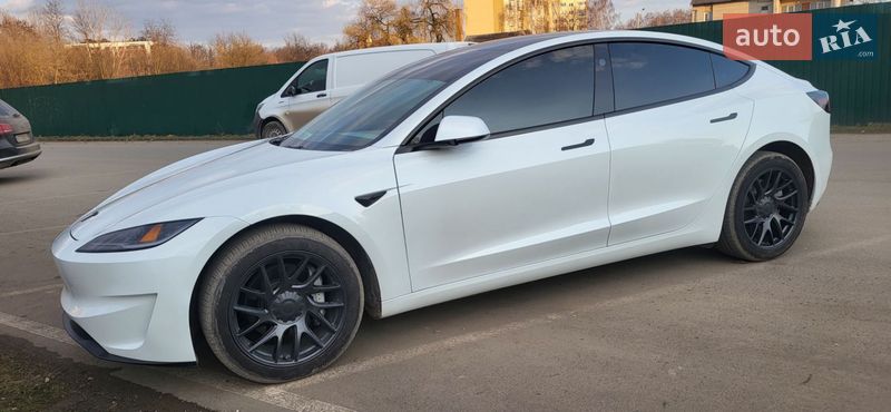 Седан Tesla Model 3 2025 в Ивано-Франковске