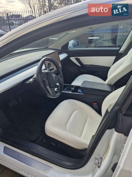 Седан Tesla Model 3 2018 в Львові