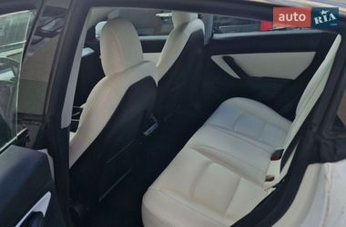 Седан Tesla Model 3 2018 в Львове