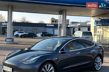 Седан Tesla Model 3 2018 в Черкассах