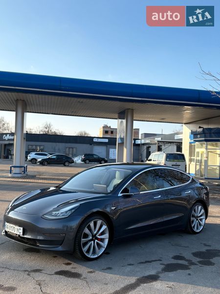 Седан Tesla Model 3 2018 в Черкасах