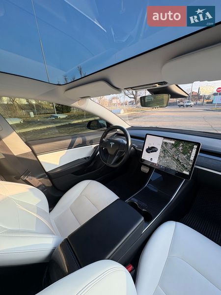 Седан Tesla Model 3 2018 в Черкасах