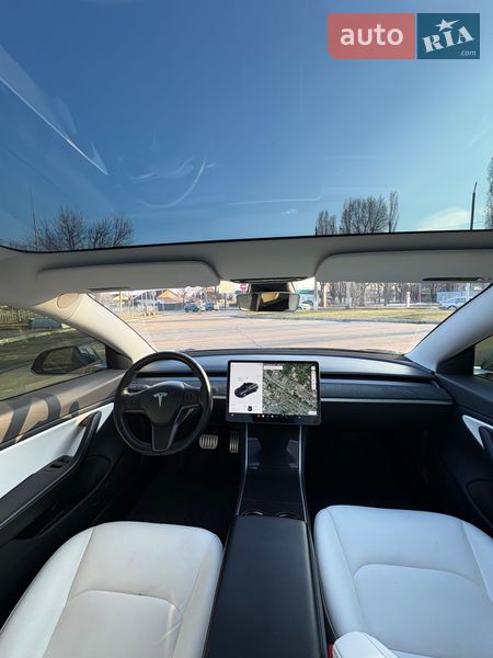 Седан Tesla Model 3 2018 в Черкасах