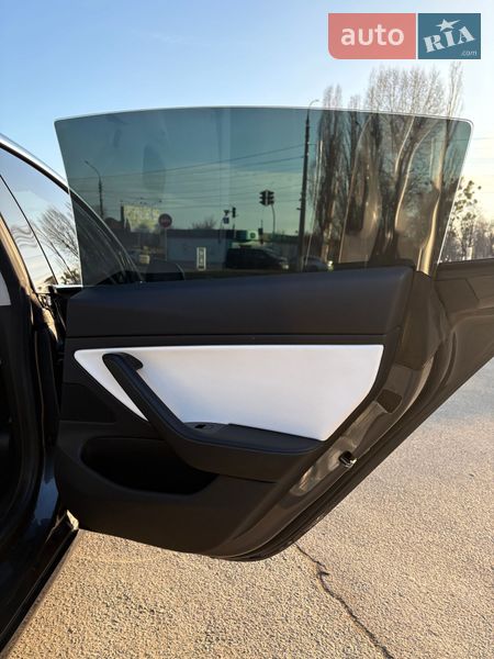 Седан Tesla Model 3 2018 в Черкасах