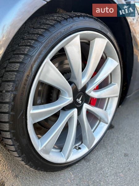 Седан Tesla Model 3 2018 в Черкасах