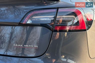 Седан Tesla Model 3 2018 в Черкассах