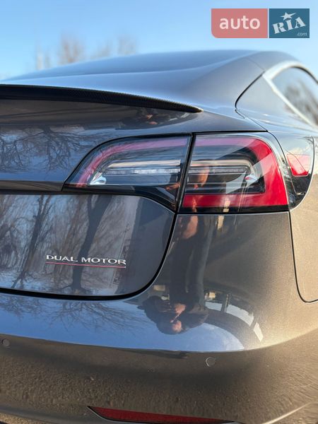 Седан Tesla Model 3 2018 в Черкасах