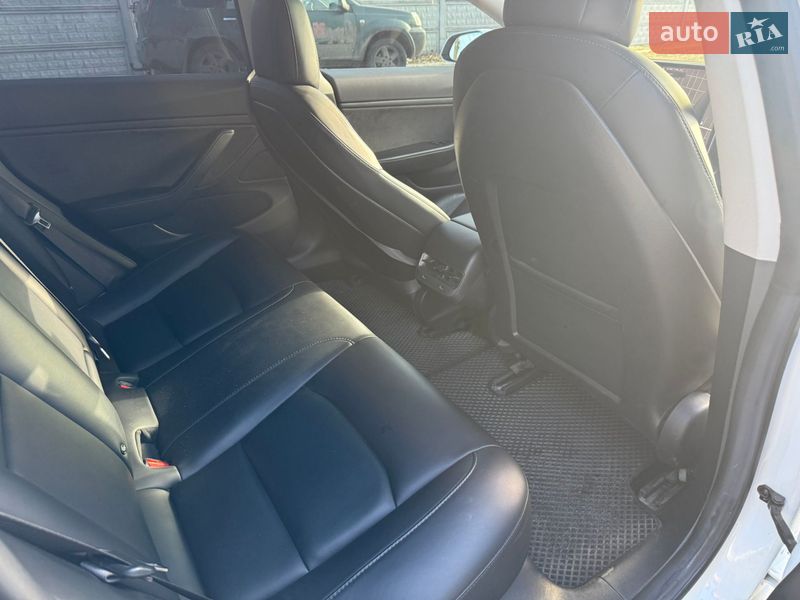 Седан Tesla Model 3 2018 в Дніпрі