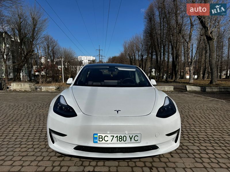 Седан Tesla Model 3 2019 в Львове
