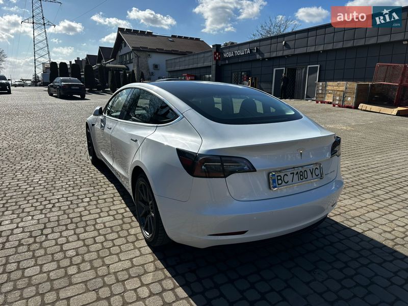 Седан Tesla Model 3 2019 в Львове