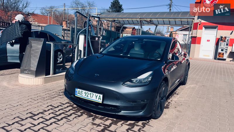 Седан Tesla Model 3 2018 в Дніпрі