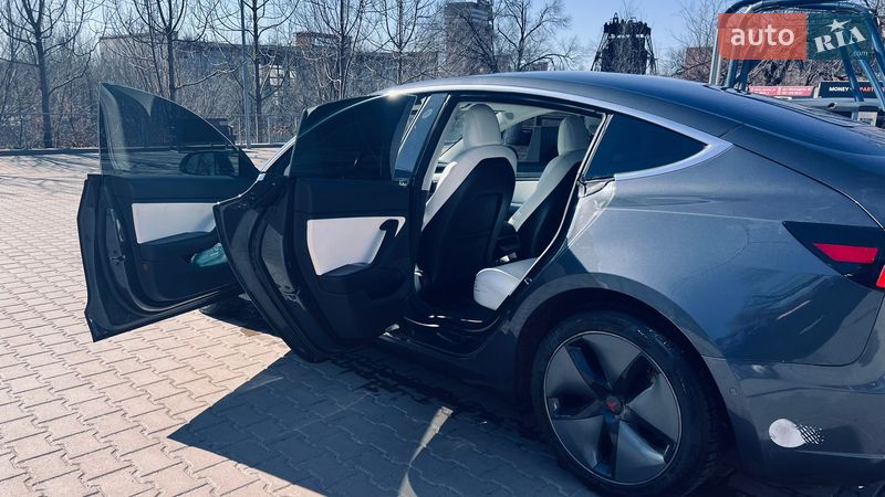 Седан Tesla Model 3 2018 в Дніпрі