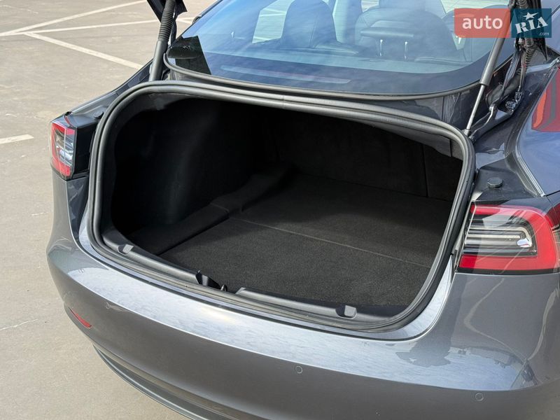 Седан Tesla Model 3 2022 в Києві