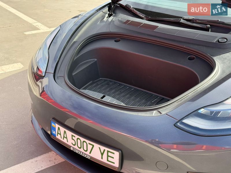 Седан Tesla Model 3 2022 в Києві