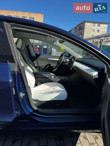 Седан Tesla Model 3 2023 в Черкассах