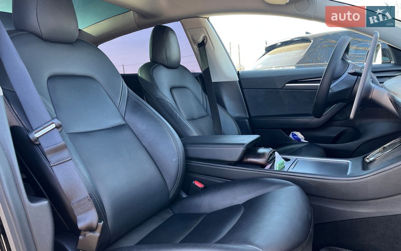 Седан Tesla Model 3 2021 в Коломиї