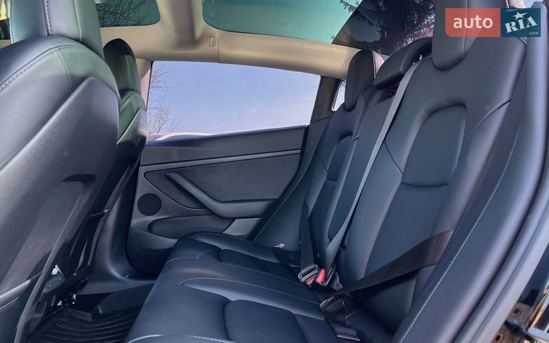 Седан Tesla Model 3 2021 в Коломиї