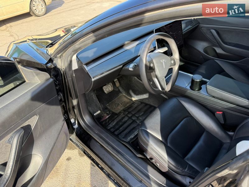 Седан Tesla Model 3 2021 в Звенигородке