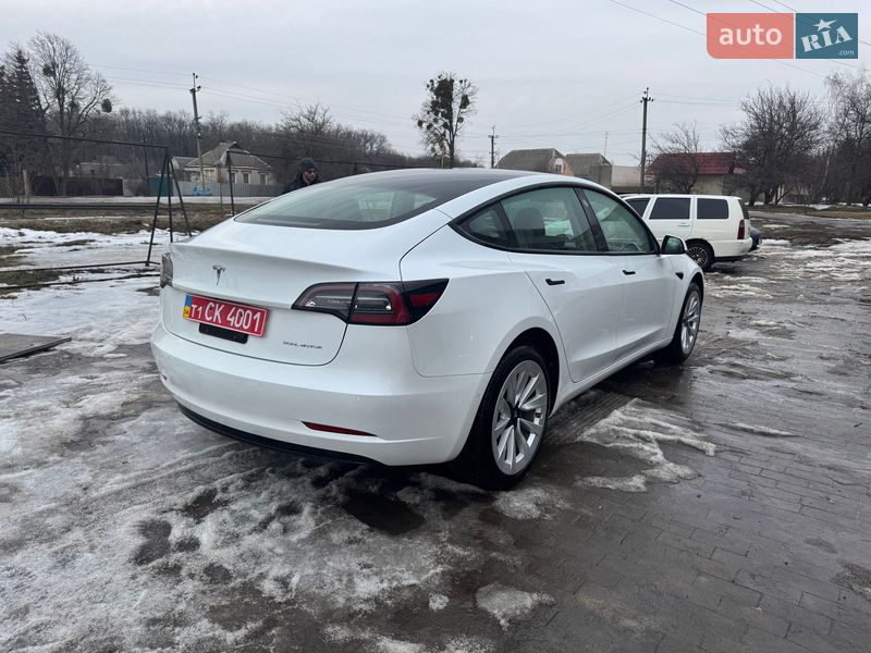 Седан Tesla Model 3 2022 в Новой Водолаге