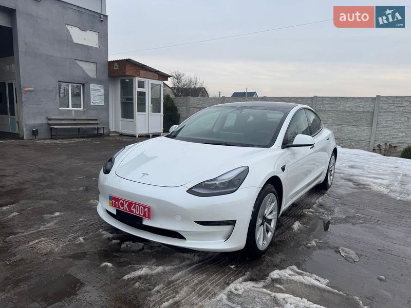 Седан Tesla Model 3 2022 в Новой Водолаге