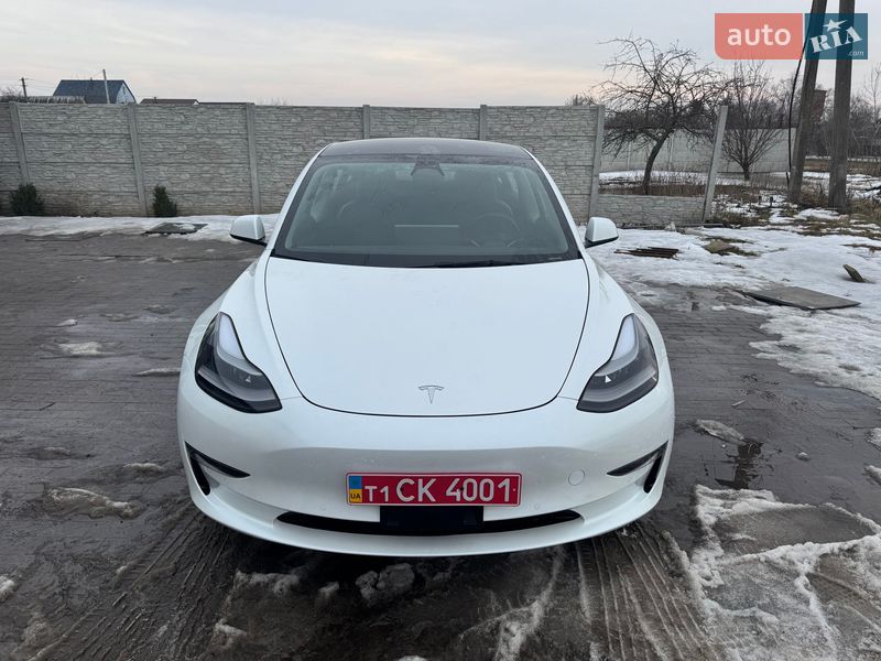 Седан Tesla Model 3 2022 в Новой Водолаге