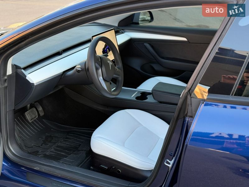 Седан Tesla Model 3 2022 в Черкасах