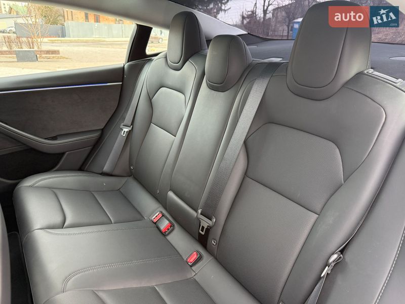 Седан Tesla Model 3 2024 в Львові