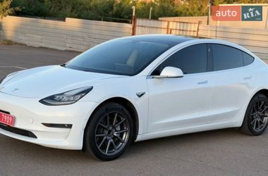 Седан Tesla Model 3 2020 в Ровно