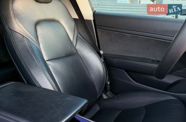 Седан Tesla Model 3 2020 в Ровно