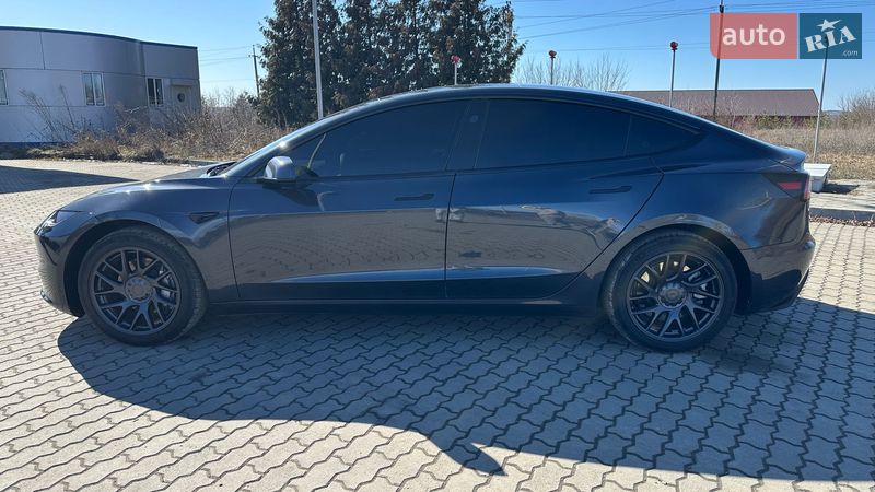 Седан Tesla Model 3 2025 в Тульчине