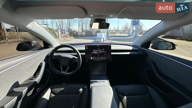 Седан Tesla Model 3 2025 в Тульчине