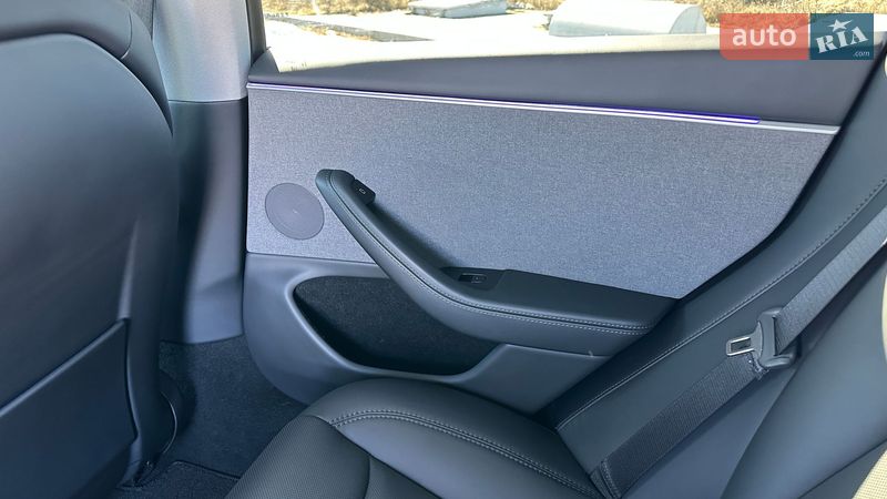 Седан Tesla Model 3 2025 в Тульчине