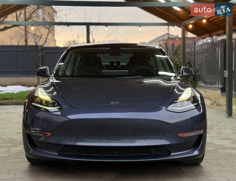Седан Tesla Model 3 2022 в Львове