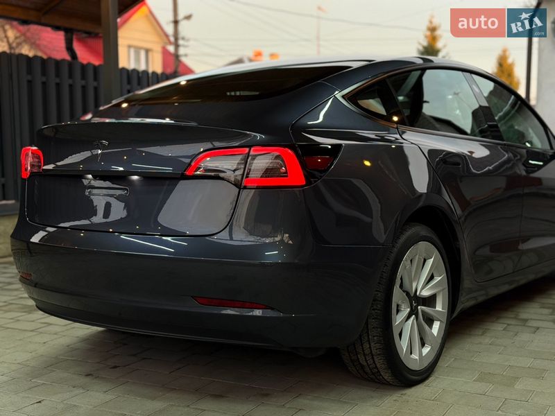 Седан Tesla Model 3 2022 в Львове