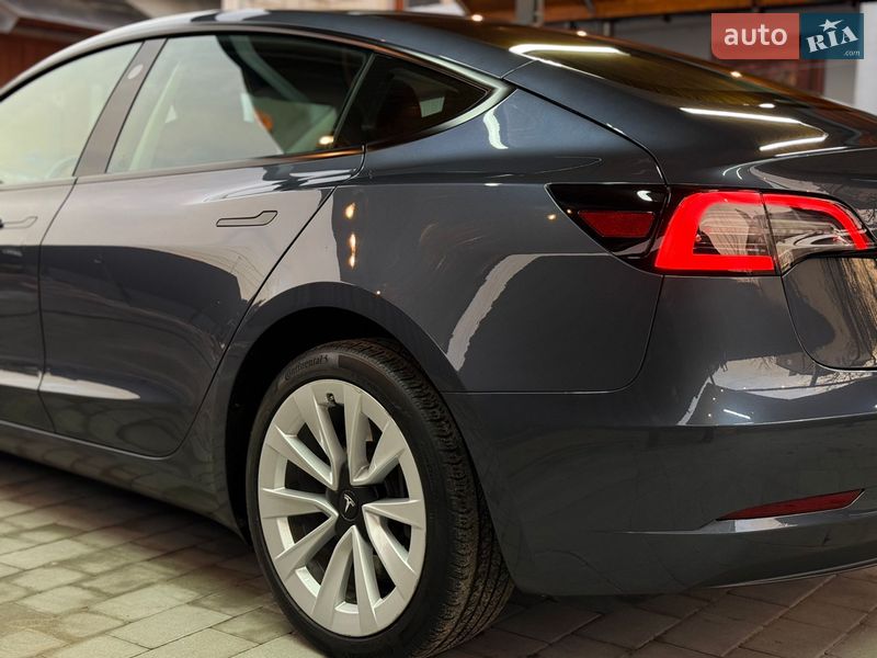 Седан Tesla Model 3 2022 в Львове