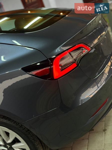 Седан Tesla Model 3 2022 в Львове