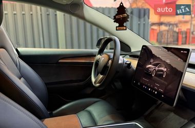 Седан Tesla Model 3 2022 в Львове