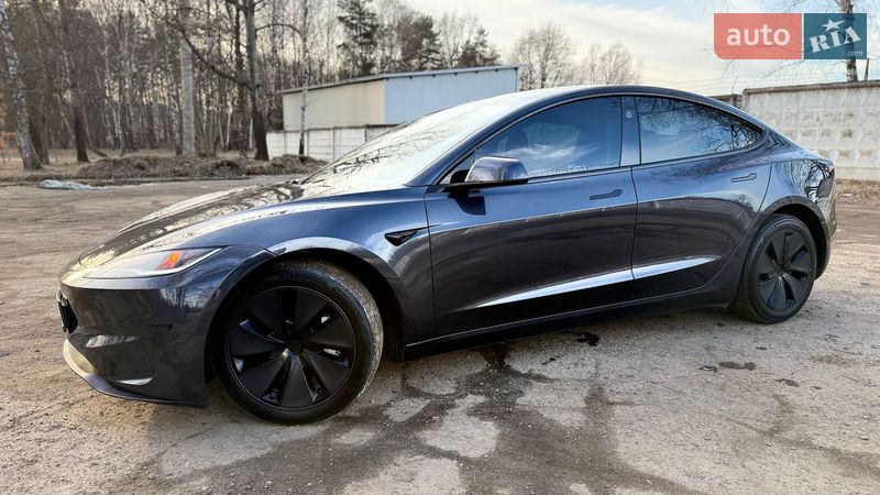 Седан Tesla Model 3 2024 в Новояворовске