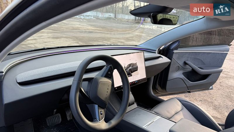 Седан Tesla Model 3 2024 в Новояворовске