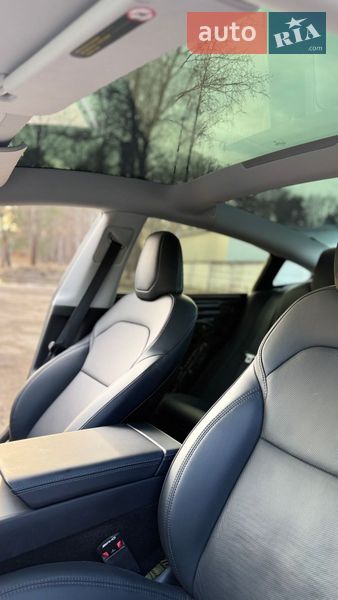 Седан Tesla Model 3 2024 в Новояворовске