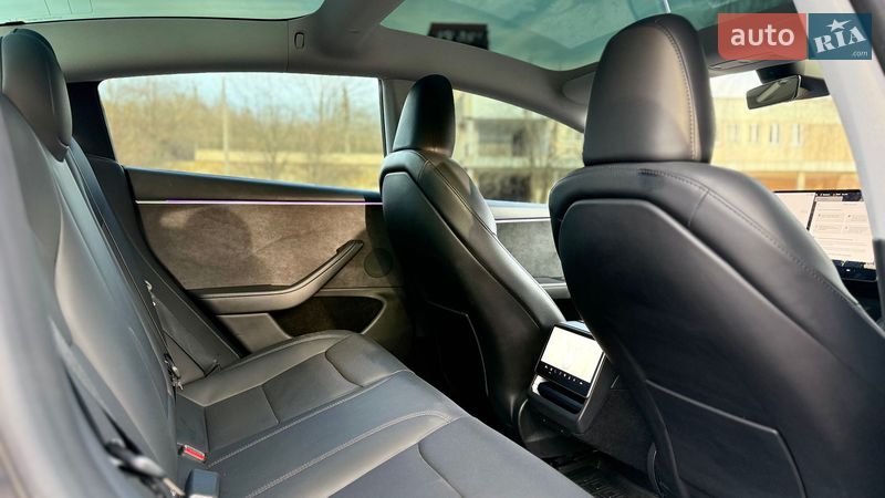 Седан Tesla Model 3 2024 в Новояворовске