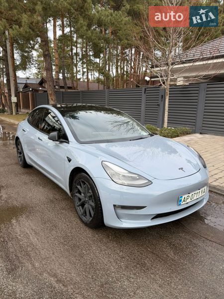 Седан Tesla Model 3 2021 в Киеве
