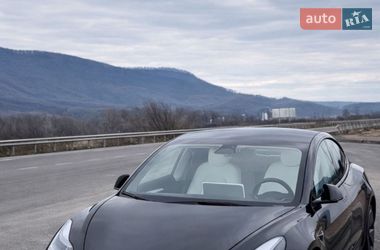 Седан Tesla Model 3 2023 в Хусті